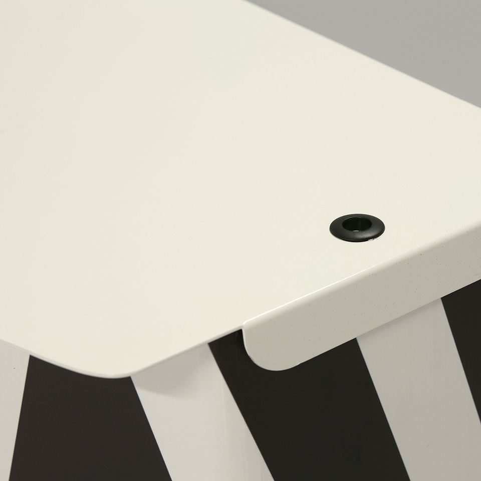 particolare-pianoappoggio-banchetto shelves