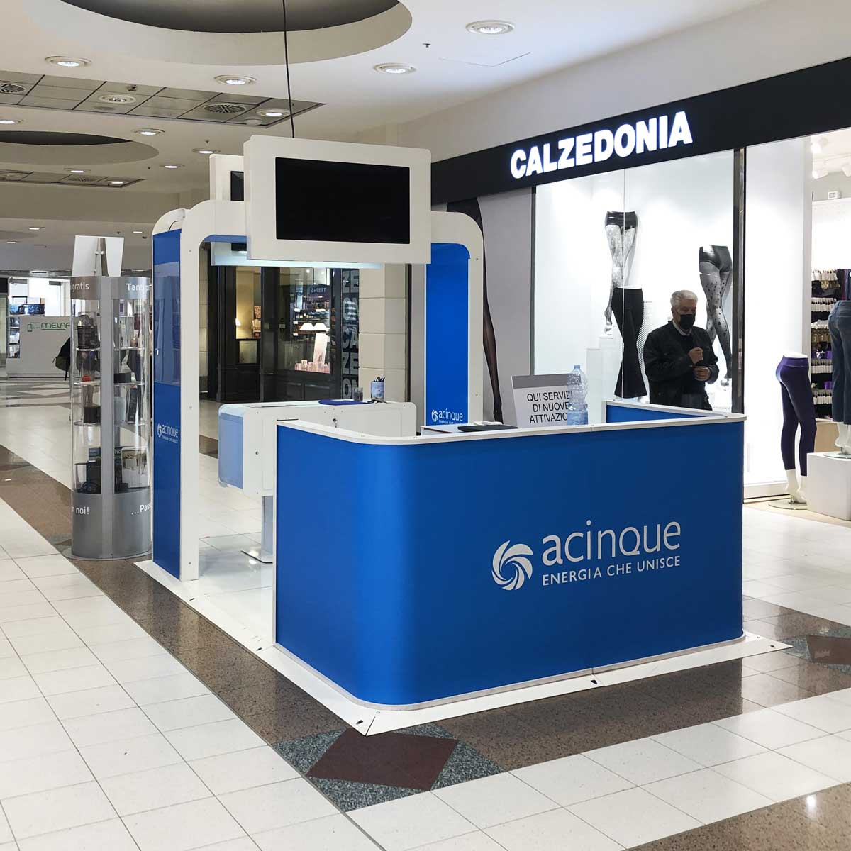 cc2 shopping mall stand