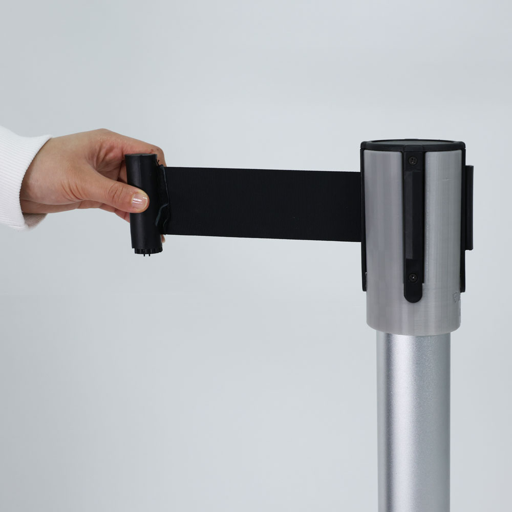 momentum-particolare1 retractable belt crowd control barrier